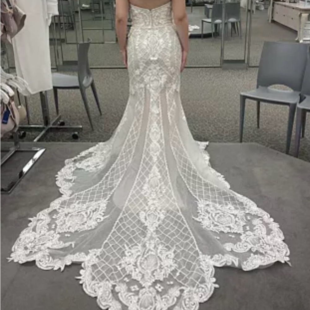 Elegant ivory Lace Wedding Dress